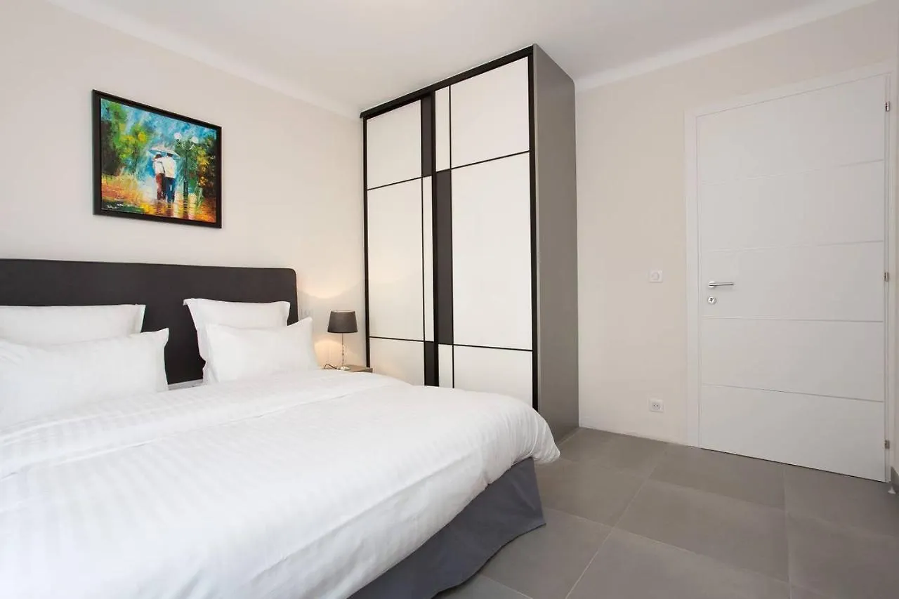 Апартаменты Marriott : 2 Beds/2 Baths Sea View Канны