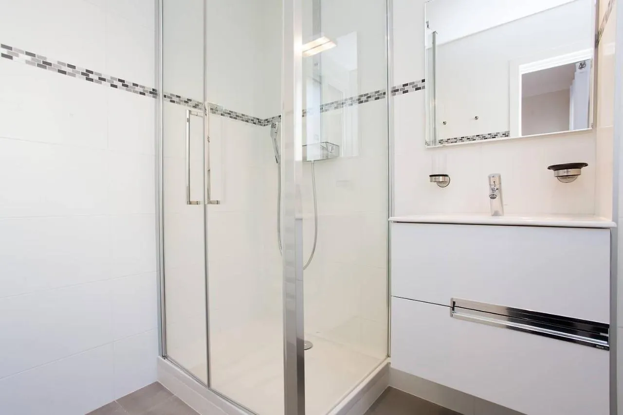 Marriott : 2 Beds/2 Baths Sea View Apartment Cannes
