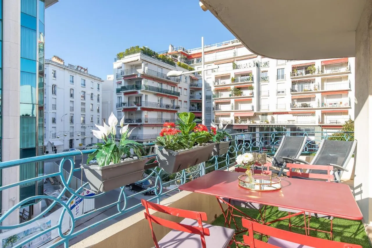 Апартаменты Marriott : 2 Beds/2 Baths Sea View Канны 0*,  Франция